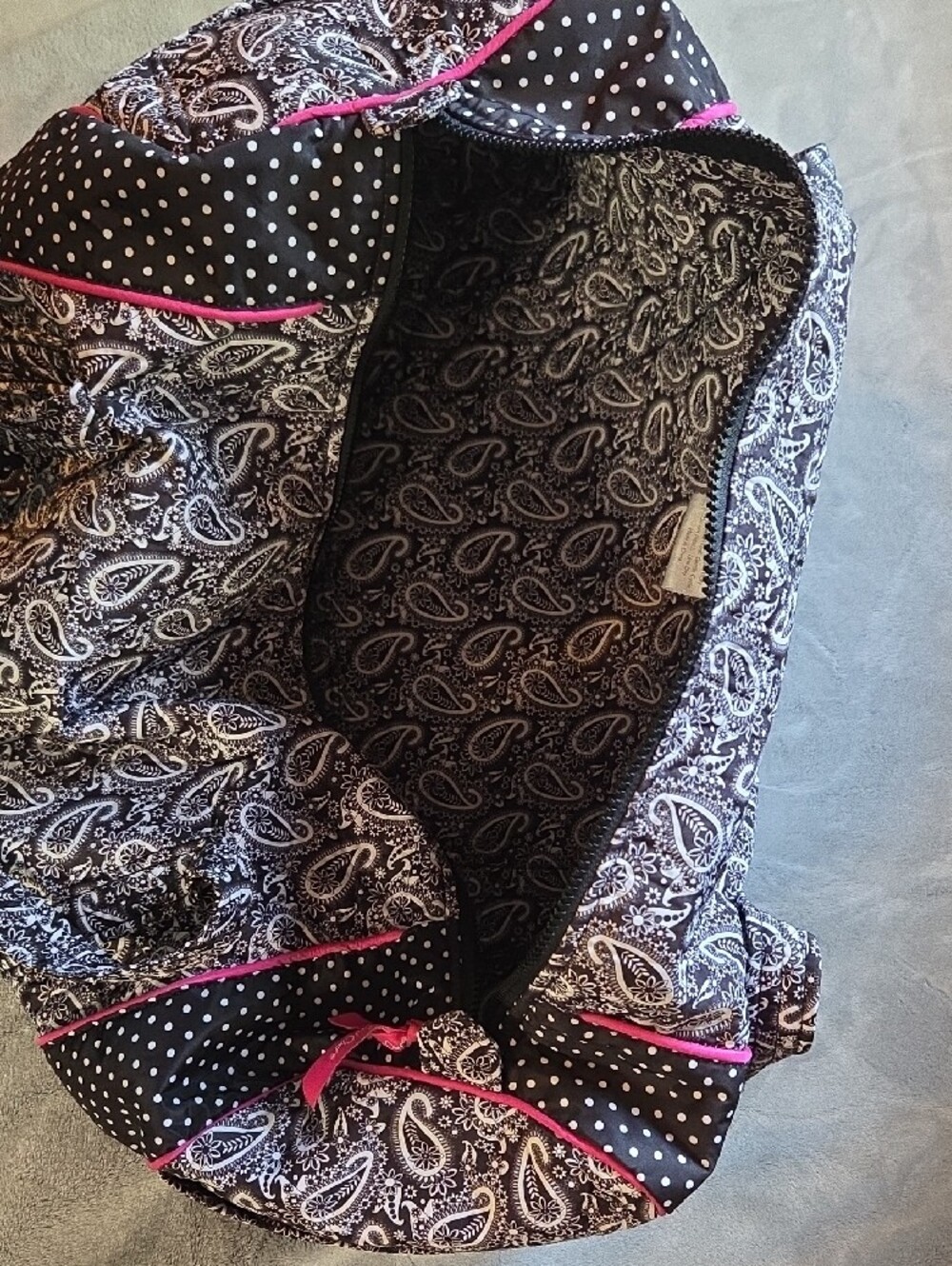 The Pampered Chef Black & White Paisley Tote with Pink Trim - Picture 4 of 4